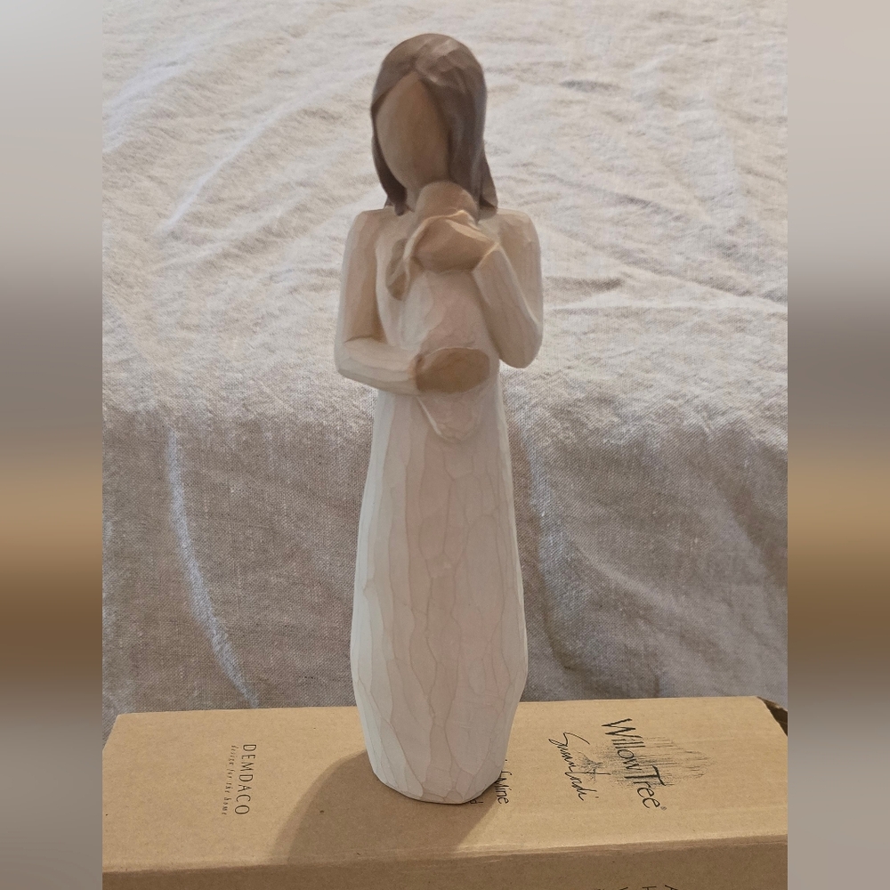 Demdaco - Willowtree Angel Of Mine Figurine #26124 Circa 2003 - By Susan Lorde